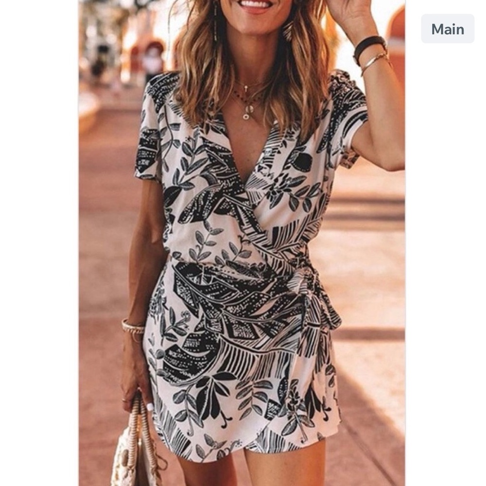 Kameakay Black and White Leaf Print Romper